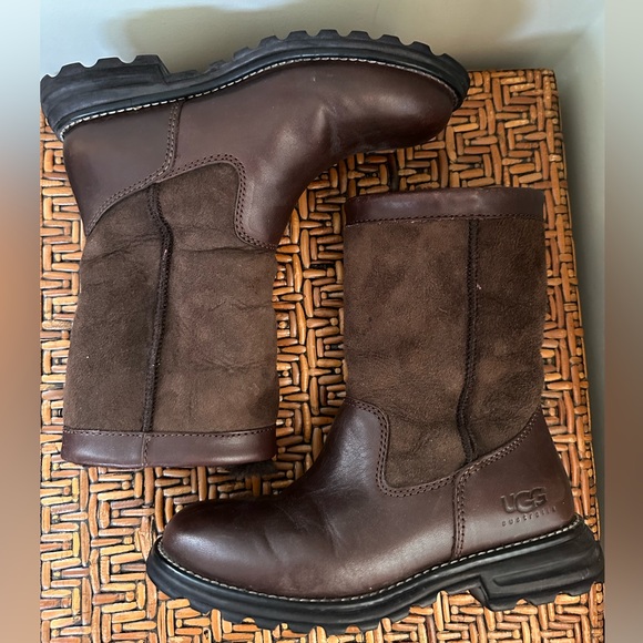 UGG Brooks Waterproof Leather/Shearling Boots - Picture 4 of 16